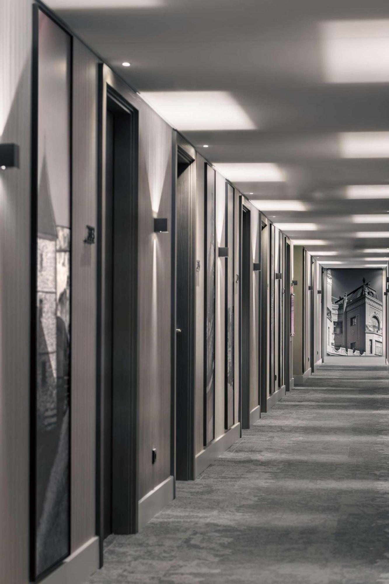 Radisson Blu Aurum Hotel, Braşov Dış mekan fotoğraf A corridor at the University of Bath