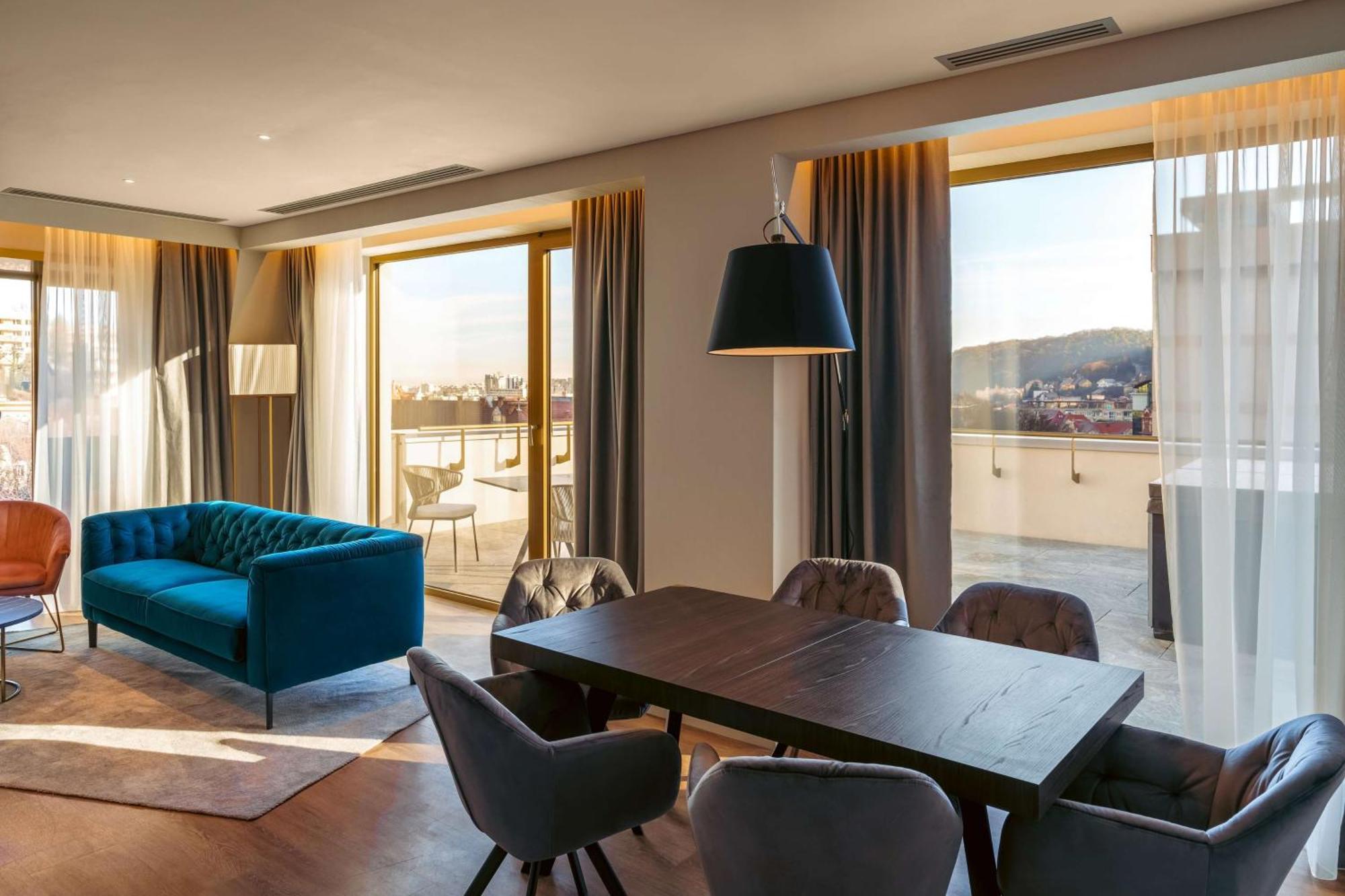 Radisson Blu Aurum Hotel, Braşov Dış mekan fotoğraf Suite at the Hotel