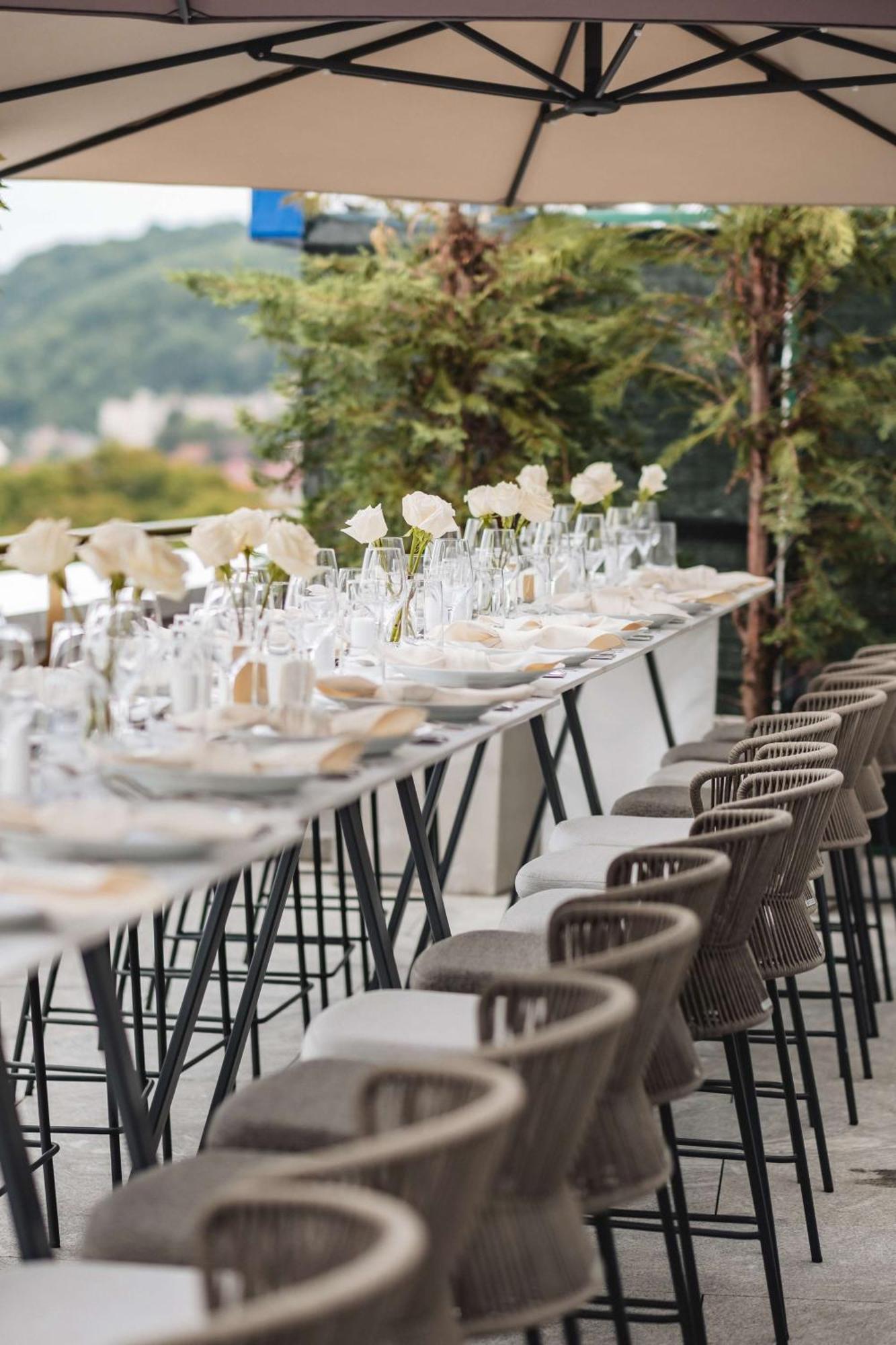 Radisson Blu Aurum Hotel, Braşov Dış mekan fotoğraf The Terrace at the InterContinental Vienna